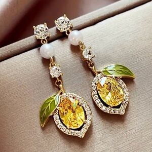 ✨Betsey Johnson Alora Lemon Drop Rhinestone Earrings